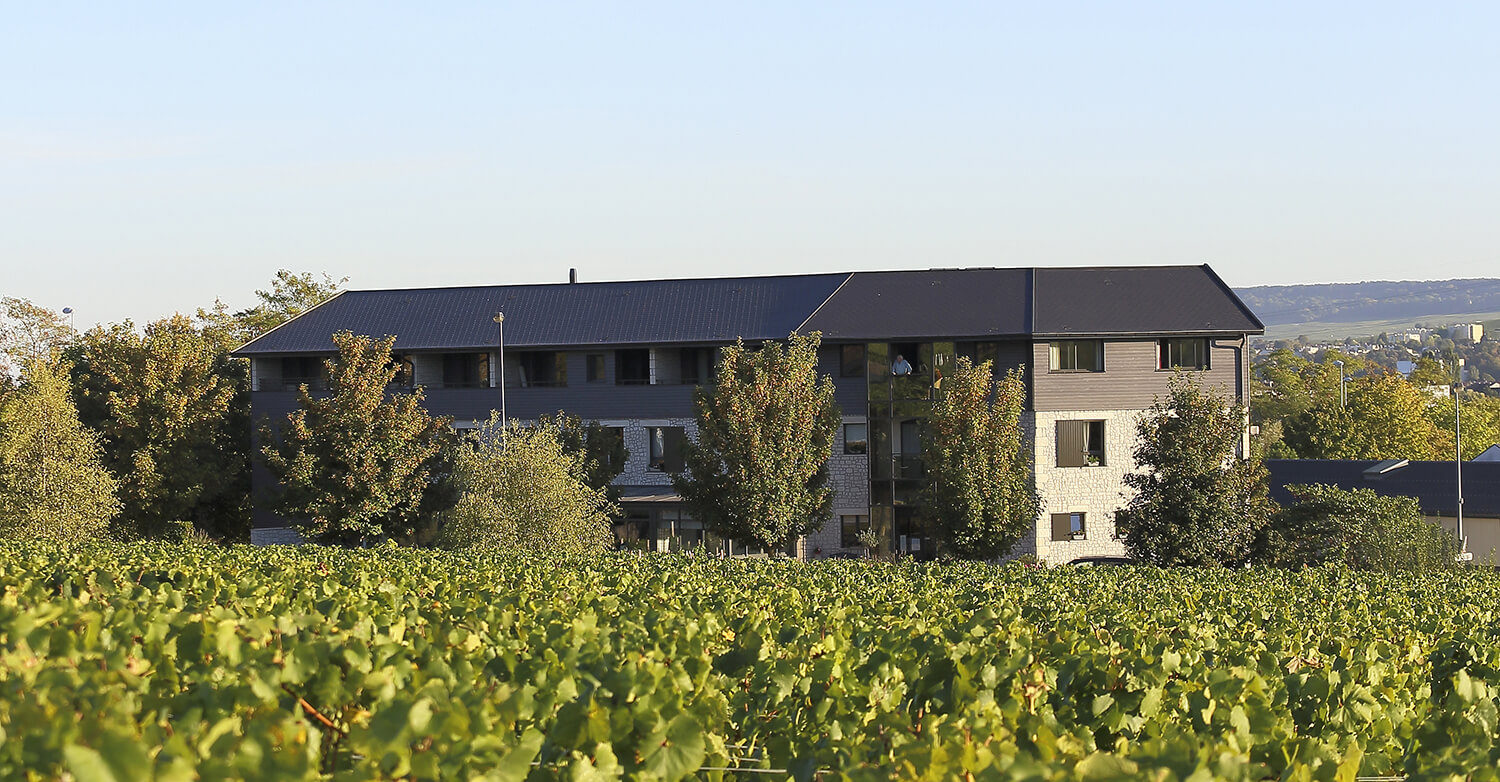 Facade batiment - Hotel Restaurant Les Grains d'Argent