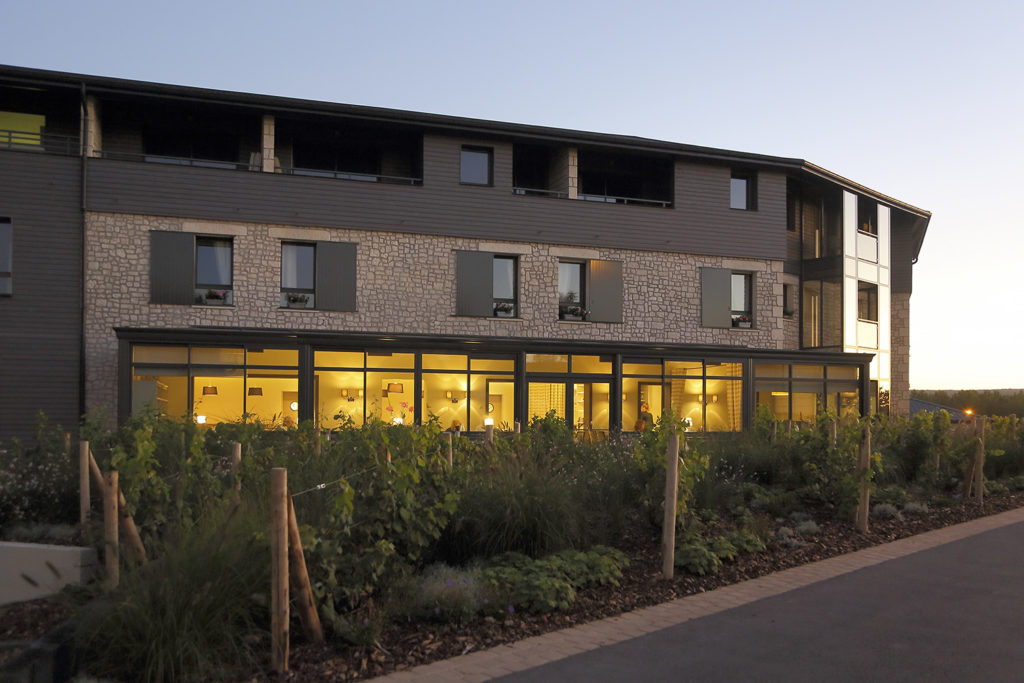 Facade Batiment - Hotel Restaurant Les Grains d'Argent