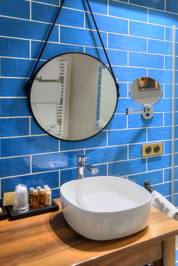 Salle de Bain bleue - Hotel Restaurant les grains d'argent